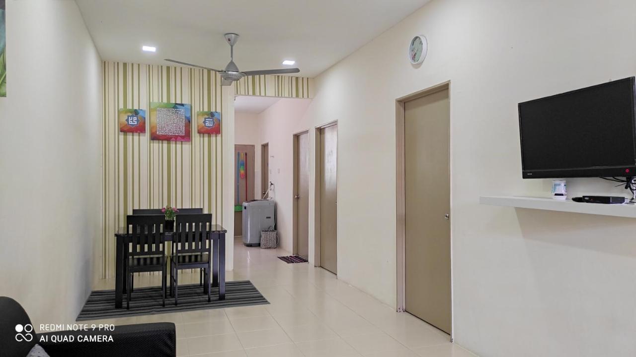 Neesa Homestay Bukit Gambang-Muslim エクステリア 写真