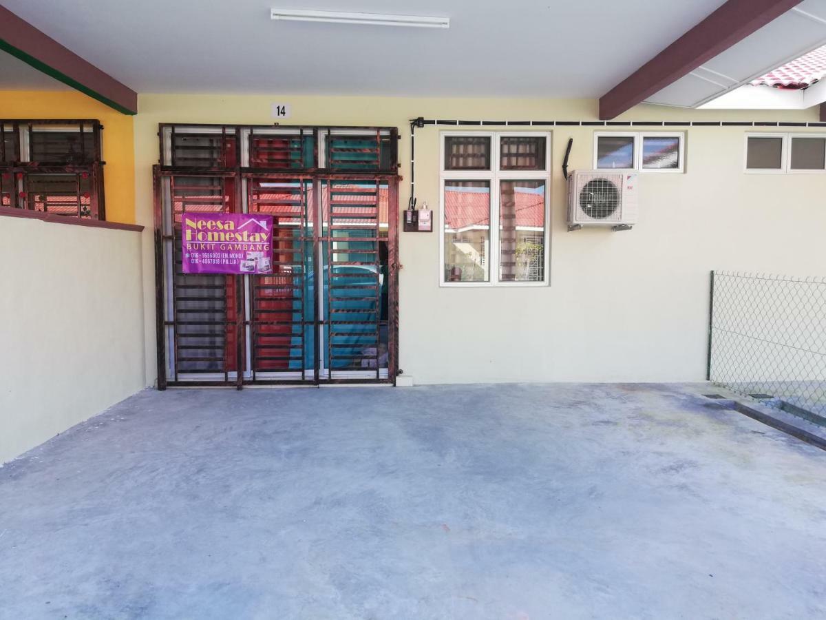 Neesa Homestay Bukit Gambang-Muslim エクステリア 写真