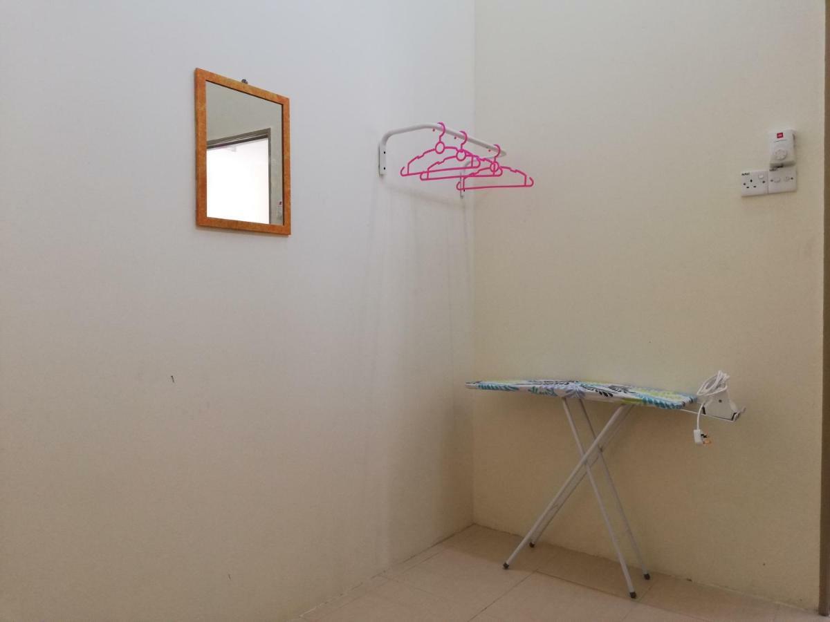 Neesa Homestay Bukit Gambang-Muslim エクステリア 写真