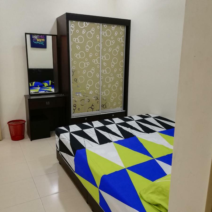 Neesa Homestay Bukit Gambang-Muslim エクステリア 写真