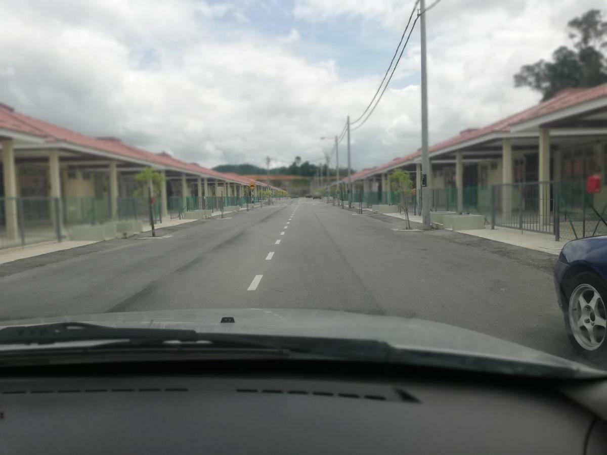 Neesa Homestay Bukit Gambang-Muslim エクステリア 写真