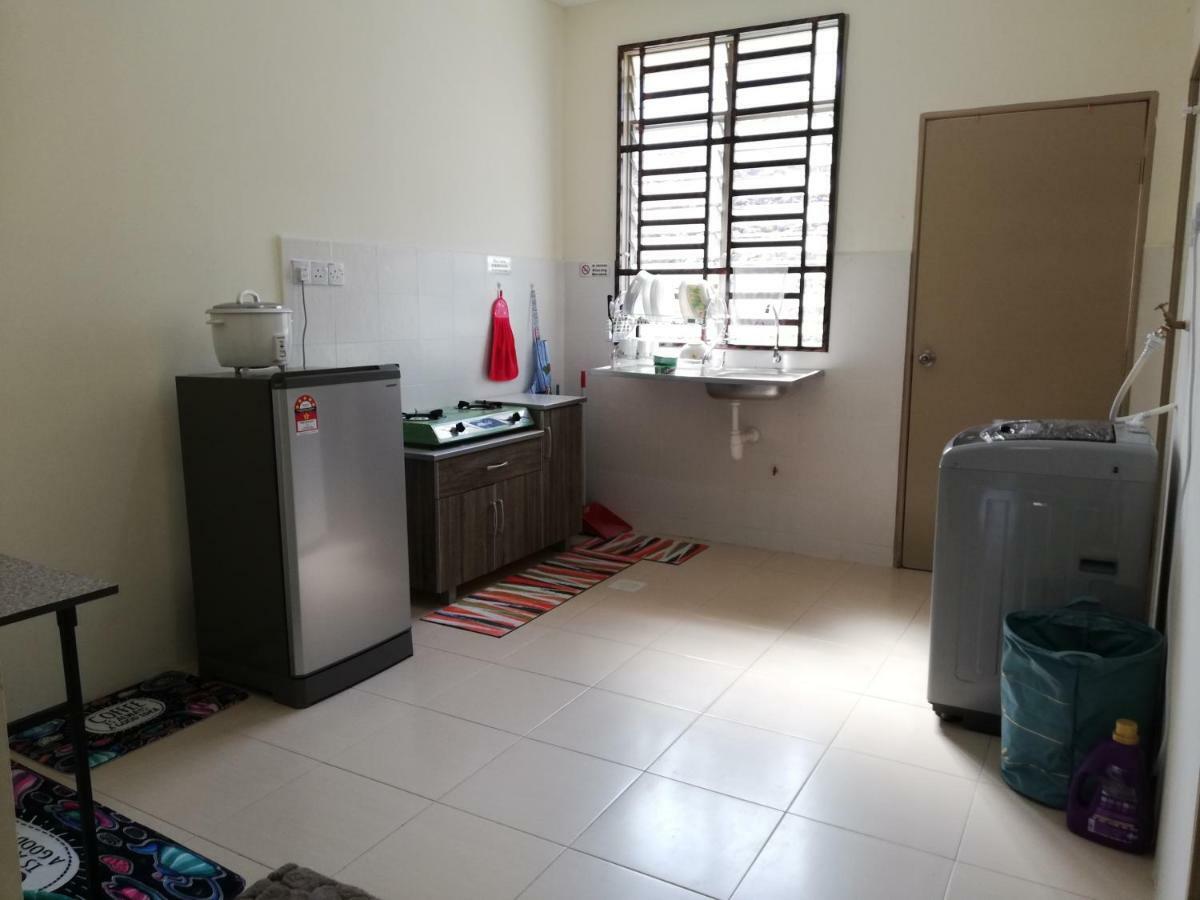 Neesa Homestay Bukit Gambang-Muslim エクステリア 写真