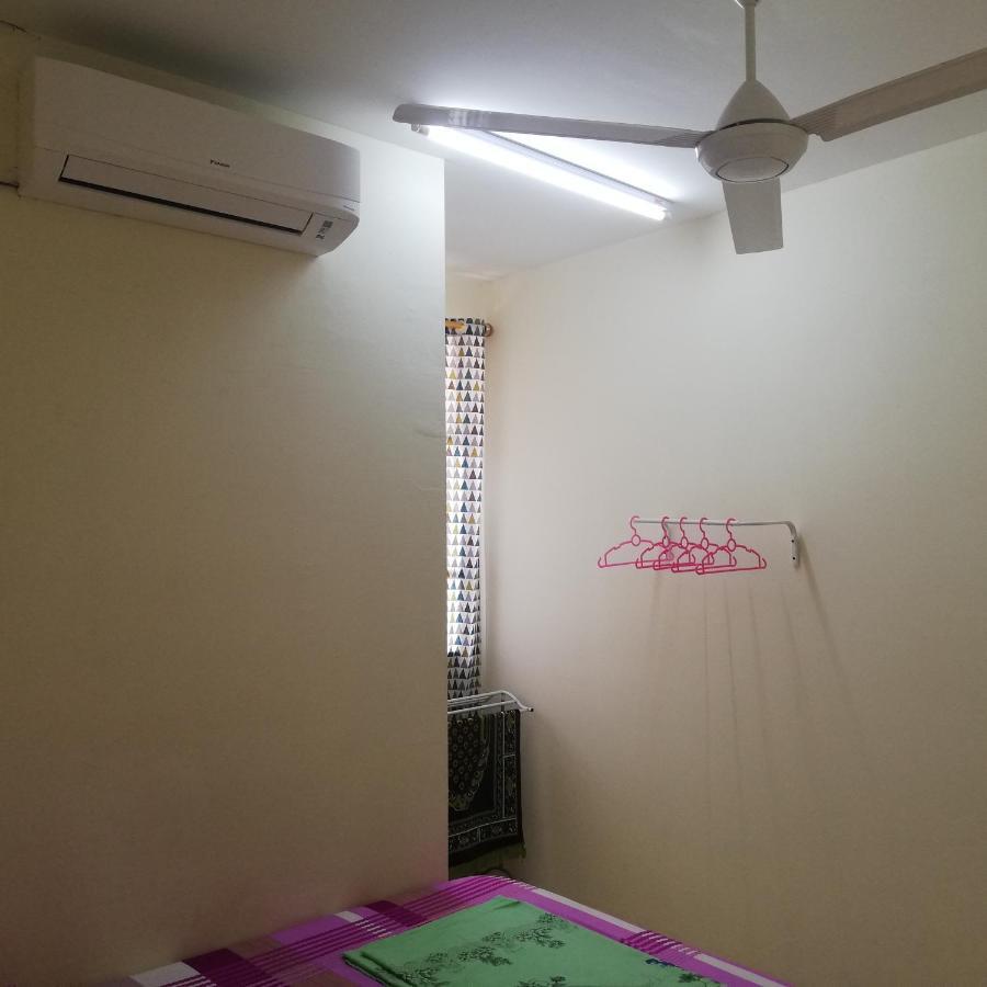 Neesa Homestay Bukit Gambang-Muslim エクステリア 写真