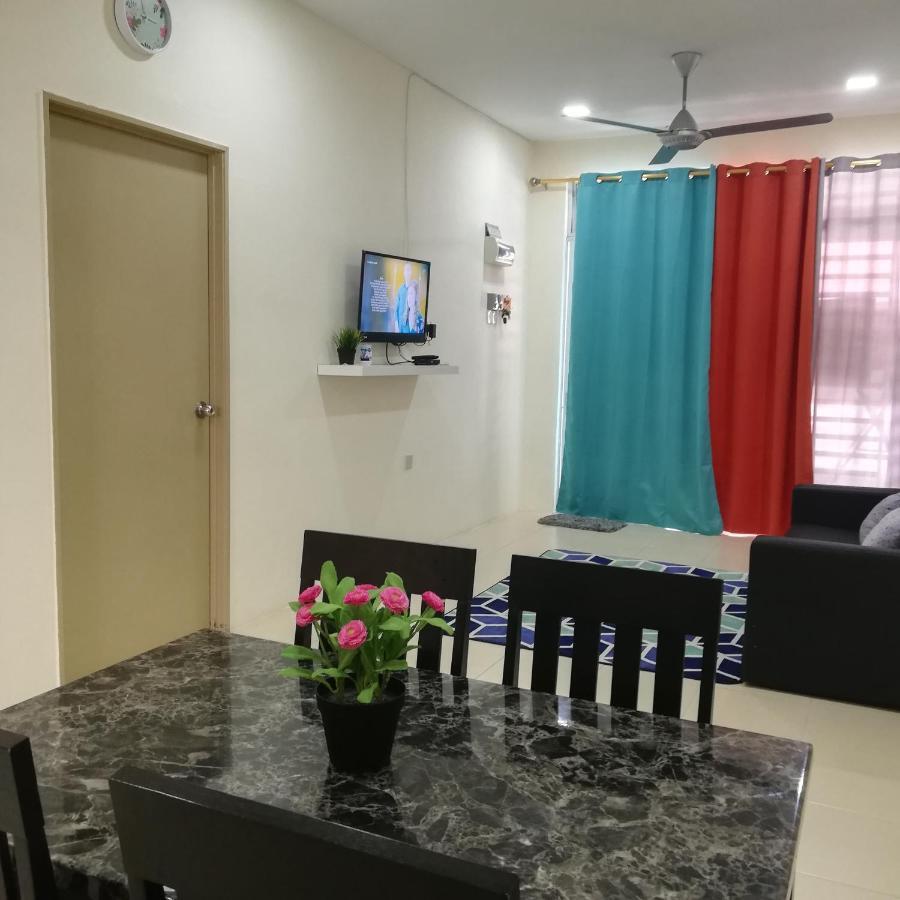 Neesa Homestay Bukit Gambang-Muslim エクステリア 写真