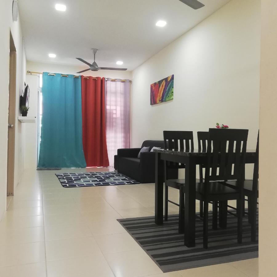 Neesa Homestay Bukit Gambang-Muslim エクステリア 写真
