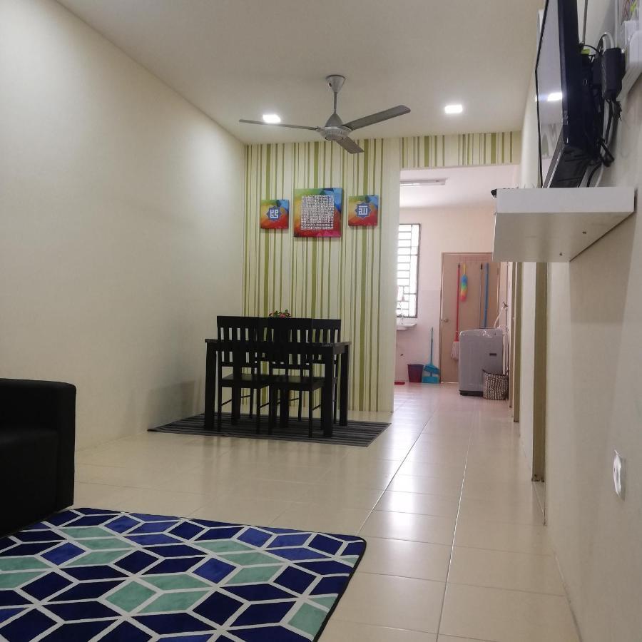 Neesa Homestay Bukit Gambang-Muslim エクステリア 写真